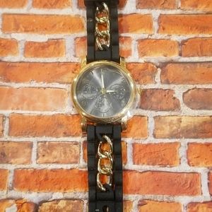 NWT Womens watch with a rubber watch band